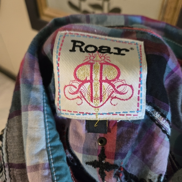 Roar: Plaid Button-Up Shirt - Picture 6 of 9